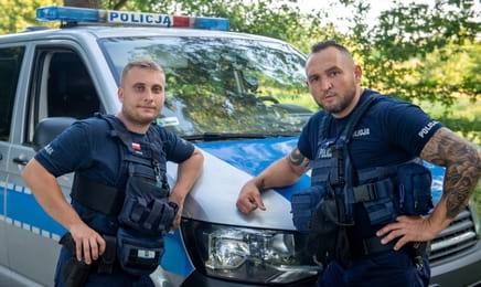 Policjanci z sąsiedztwa S6E11 Policjanci z sąsiedztwa S6E11