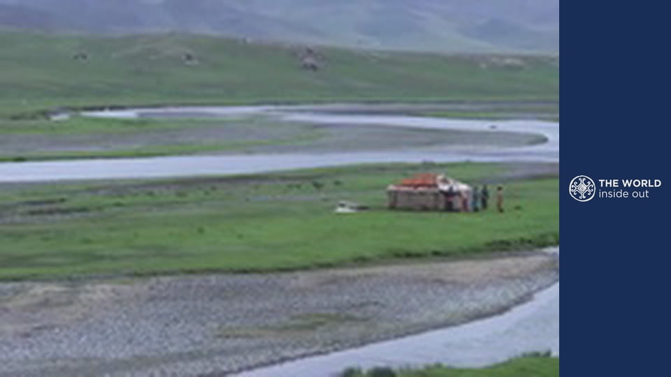 Przejażdżki na wielbłądach i walki kobra kontra mangusta. Pakistan.