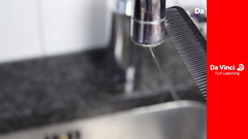 Experimente istețe - Experimentul cu apa curbată