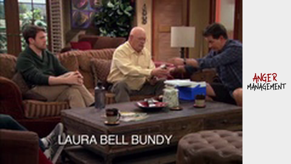 Charlie spędza czas z seksowną naczelniczką S4E23