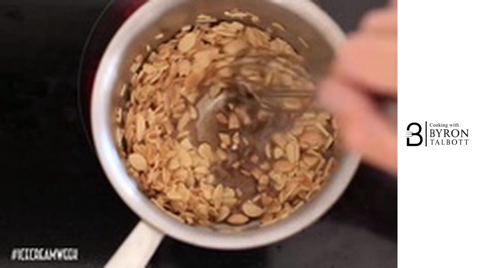 Тарт с малинов сладолед