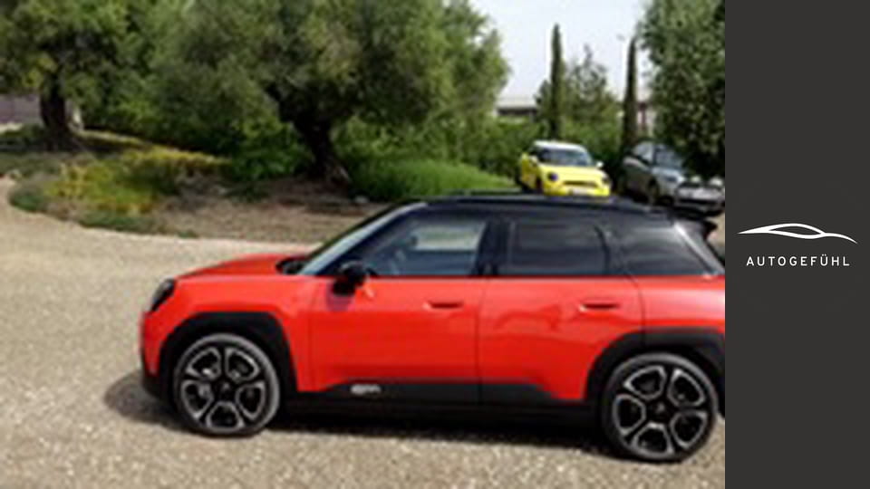 The first-ever MINI Aceman is a small Countryman! REVIEW