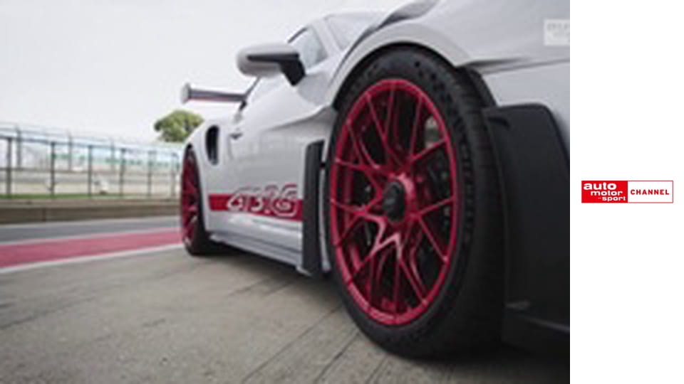 Přednost v jízdě: Porsche 992 GT3 RS (56)