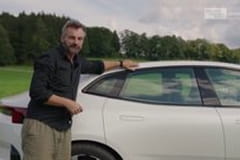 Přednost v jízdě: Polestar 4 (64)