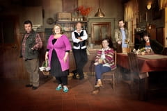 Doktoři z Počátků Season 2 Episode 33 - Jedna svatba, jeden pohřeb