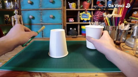 14. Vtáčik s klopaním pohára