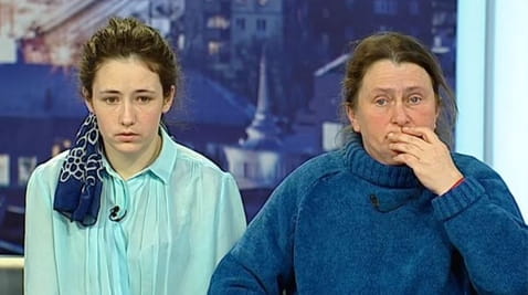 Éhes iskoláslány