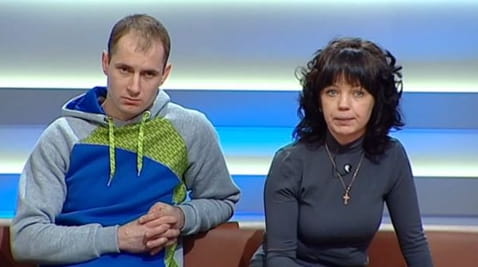 Cine înșelă pe cine?