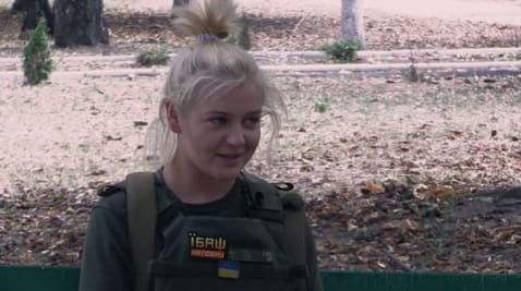 19. NA FRONTĚ, BUĎ ZAPNOUT MOZEK, NEBO VELMI RYCHLE ZEMŘÍTE - VALERIA | BOJOVNÍK