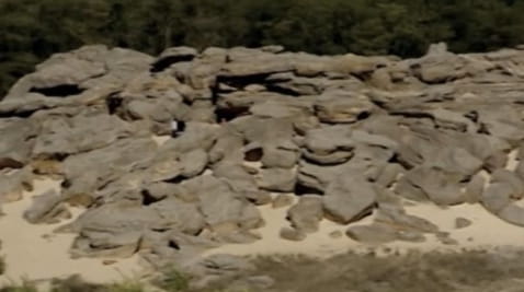 4. Ukryta rzeczywistość. Tajemnica kamiennego grobu