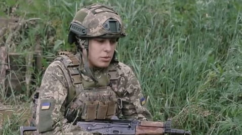 18. NÁVŠTĚVNÍK BRDM-2 O PROČ JE ZSU JEDNA RODINA - MARIA | BOJOVNÍK. FRONTA