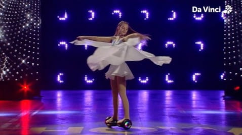 20. Bianca Ciocirlan: Lebegődeszkás előadó