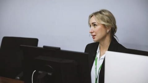 A GSC vizsgáztatója. A Belügyminisztérium kulisszái mögött
