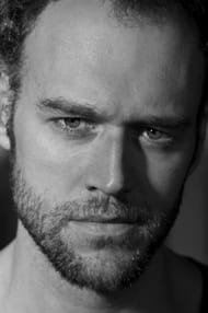 Elliot Cowan Filmy s tímto hercem Elliot Cowan